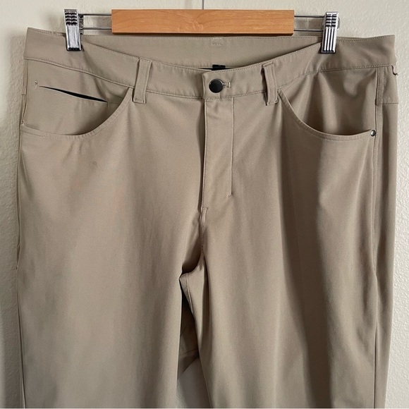 Lululemon ABC Pant Classic Fit Beige Artifact Size 36 x 34 with FLAWS - Picture 6 of 15